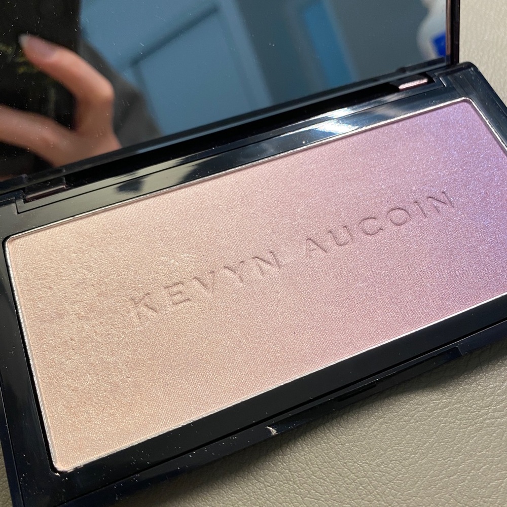 ✨Kevyn Aucoin highlights - new condition!